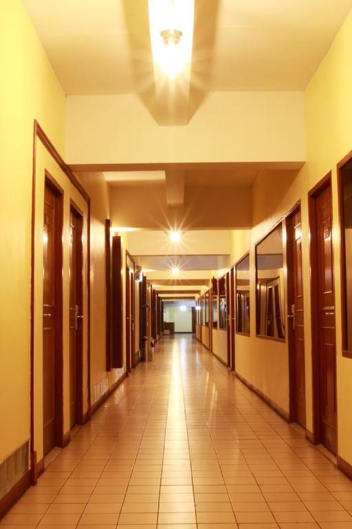 Pradipat Hotel Бангкок Екстер'єр фото