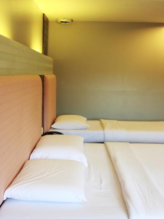 Pradipat Hotel Бангкок Екстер'єр фото