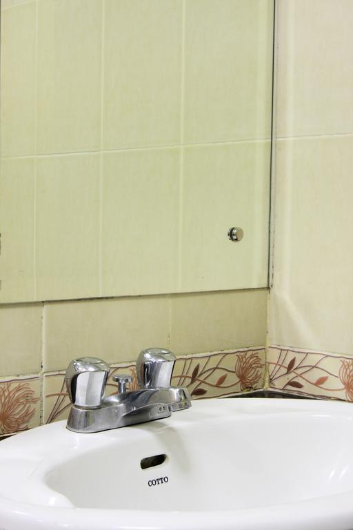 Pradipat Hotel Бангкок Екстер'єр фото