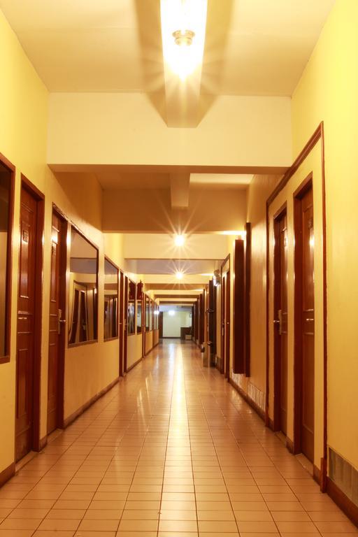 Pradipat Hotel Бангкок Екстер'єр фото