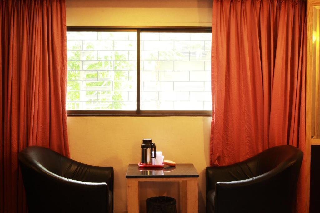 Pradipat Hotel Бангкок Номер фото