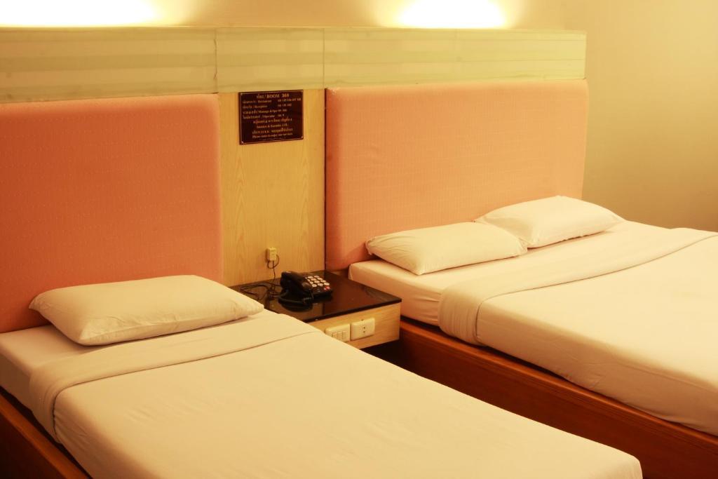 Pradipat Hotel Бангкок Номер фото