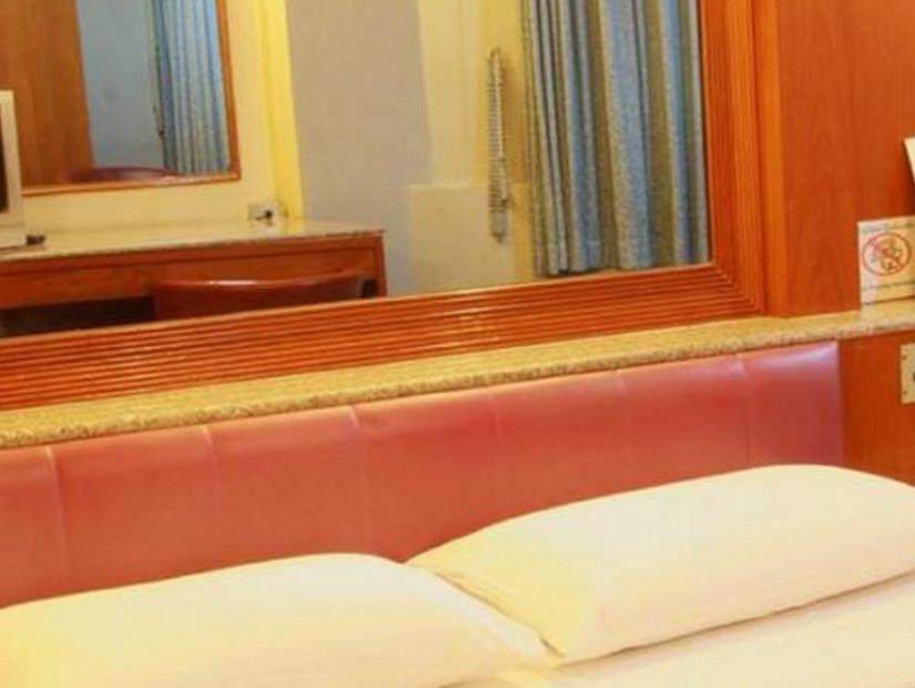 Pradipat Hotel Бангкок Екстер'єр фото