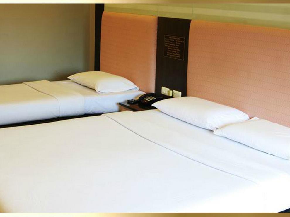 Pradipat Hotel Бангкок Екстер'єр фото